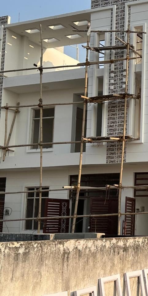 House on sale, Real Estate agent