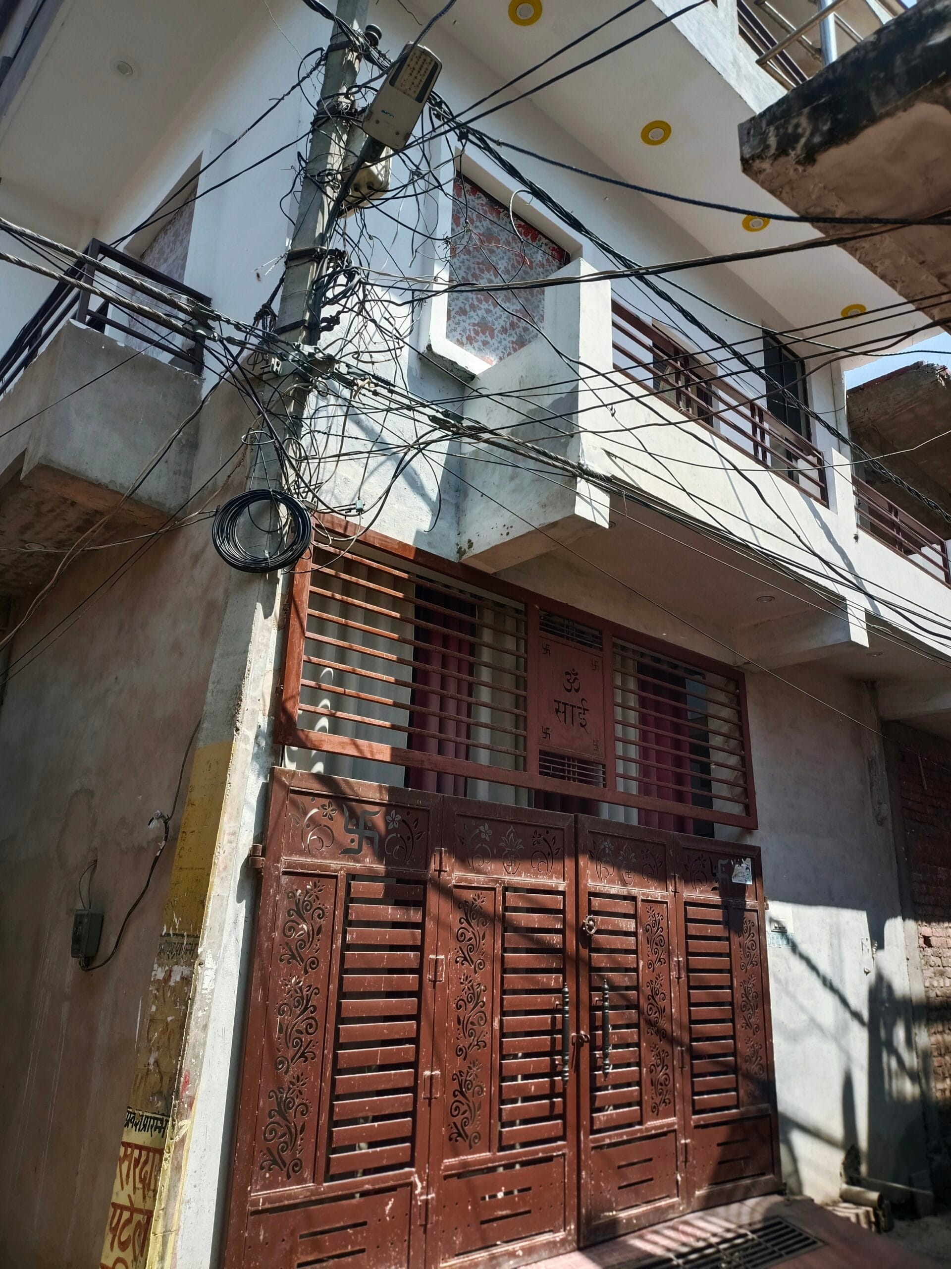 Corner House on Sale , Real Estate agent